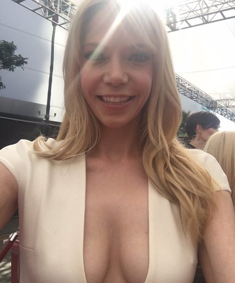 Riki Lindhome