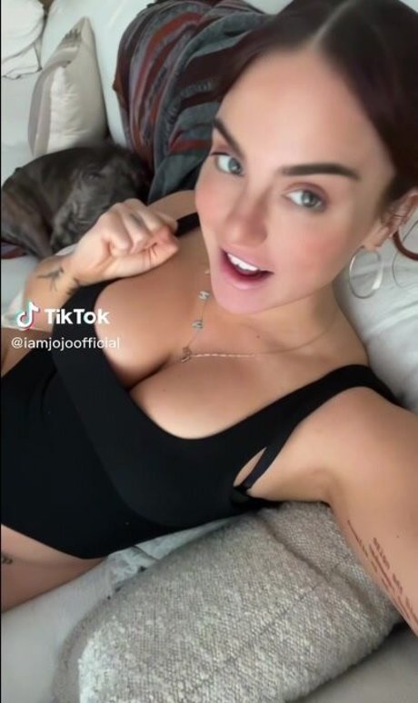 Joanna Jojo Levesque