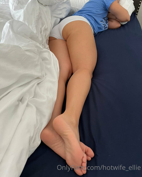 Hotwifeellie