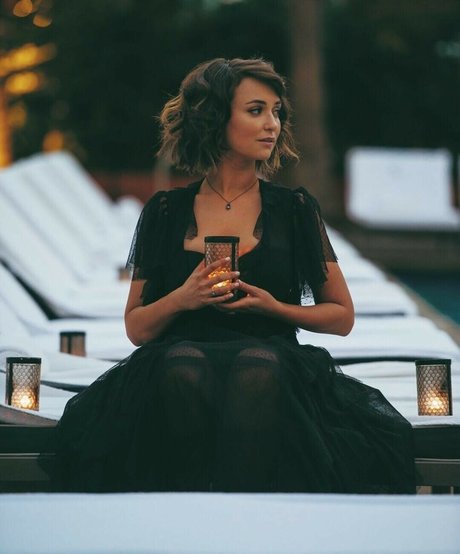 Milana Vayntrub