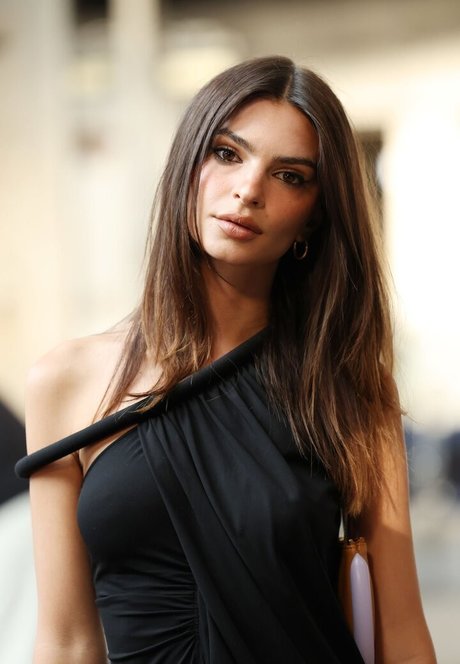 Emily Ratajkowski