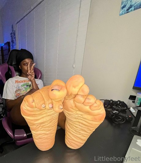 Littleebonyfeet