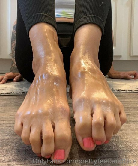Prettyfeetandface