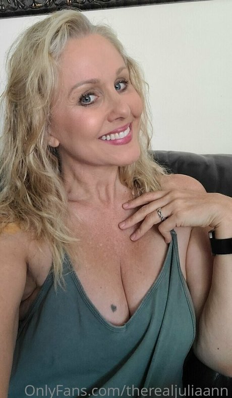 Therealjuliaann