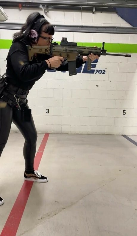 Girls With Guns