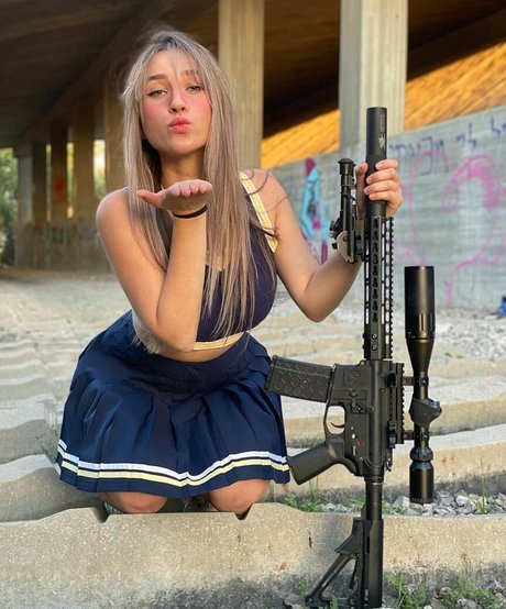 Girls With Guns