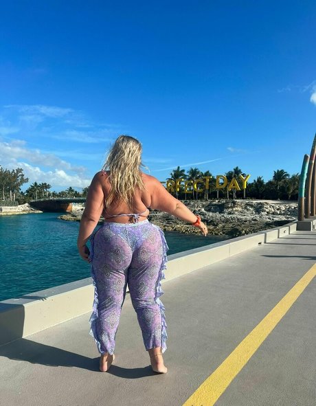 Thebigbootybarbie2