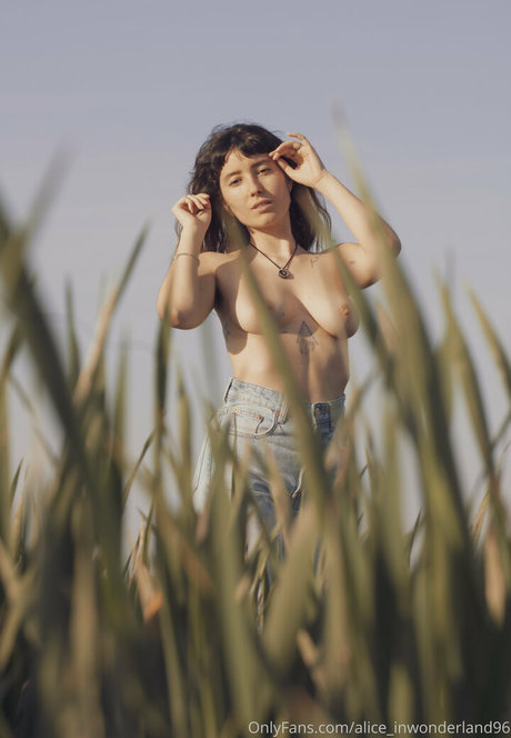 Aliceinwonderland96