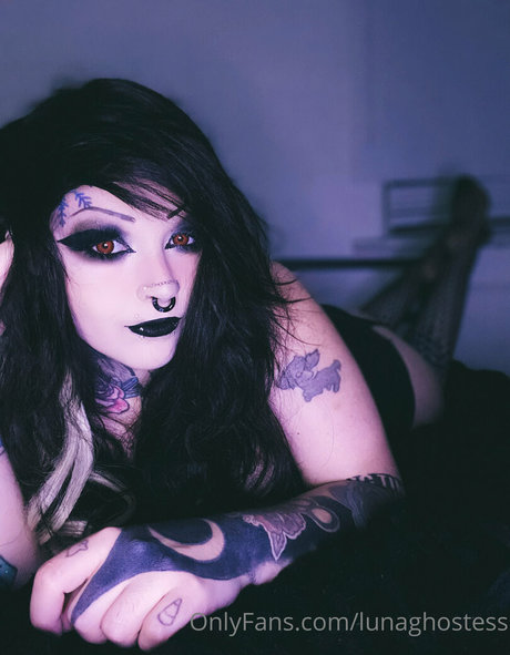 Luna Ghostess