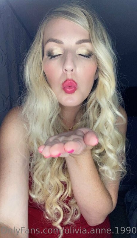 Olivia Anne 1990