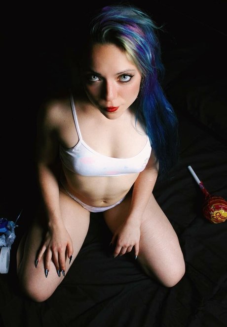 Mistress Dahlia Zozo