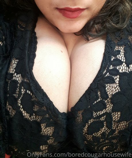 Boredcougarhousewife