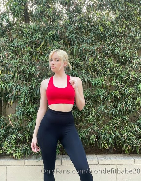 Blondefitbabe28