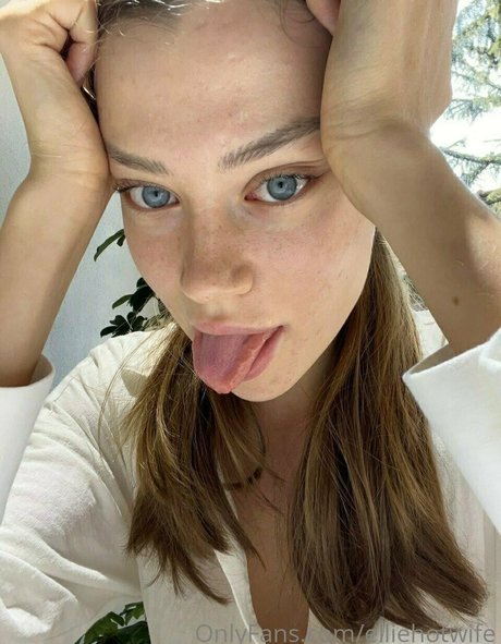 Elliehotwife